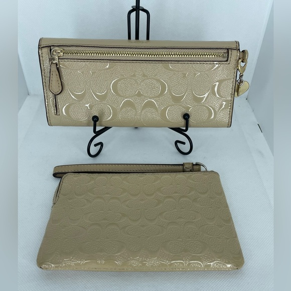 MT330-Pre-Loved COACH Large Flap Wallet w/Matching Wristlet - Picture 2 of 14